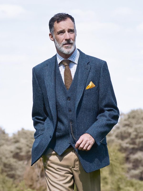 Men's tweed jacket, when it comes to selecting a men's tweed jacket, there are several key factors to consider, including the fit