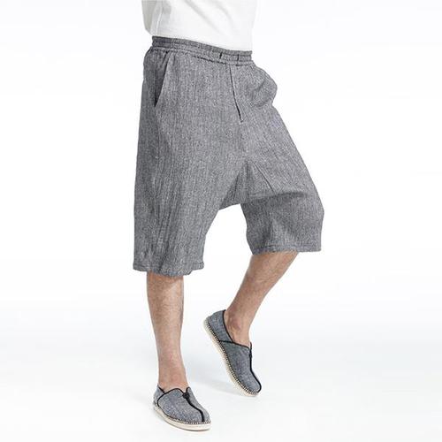 Men linen shorts – how to match them best
