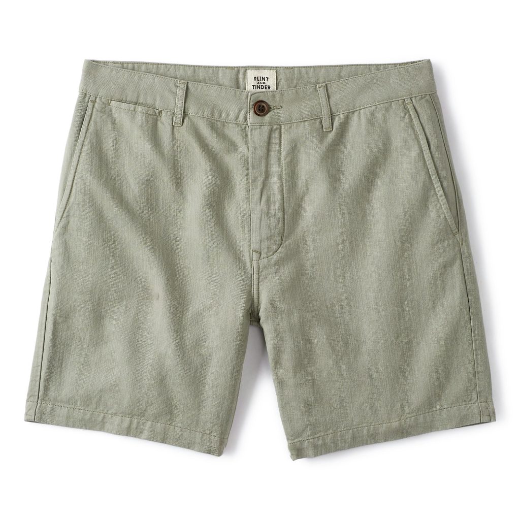 Casual shorts with zipper pockets