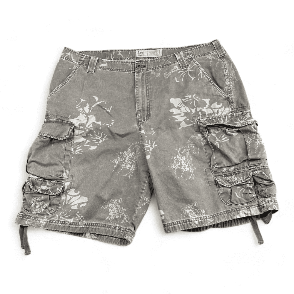 Casual shorts with zipper pockets